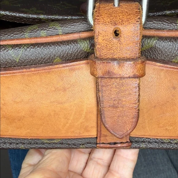 Louis Vuitton vintage Crossbody bag adjustable strap good used condition - Picture 4 of 16